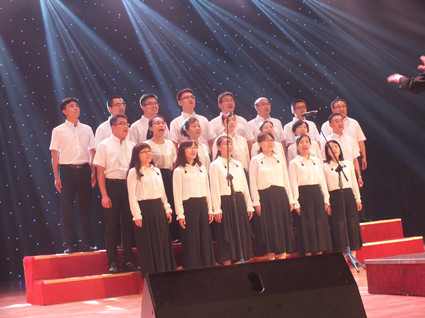 学院教师代表合唱《燕大校歌》