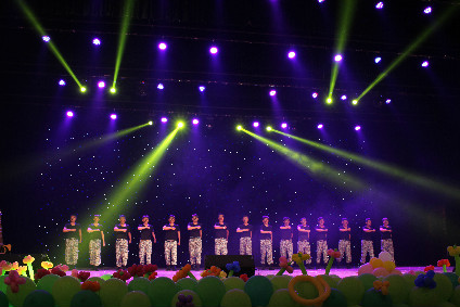 金属专业男生《冲锋路上》