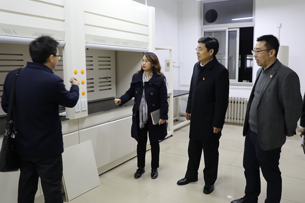 参观高分子实验室